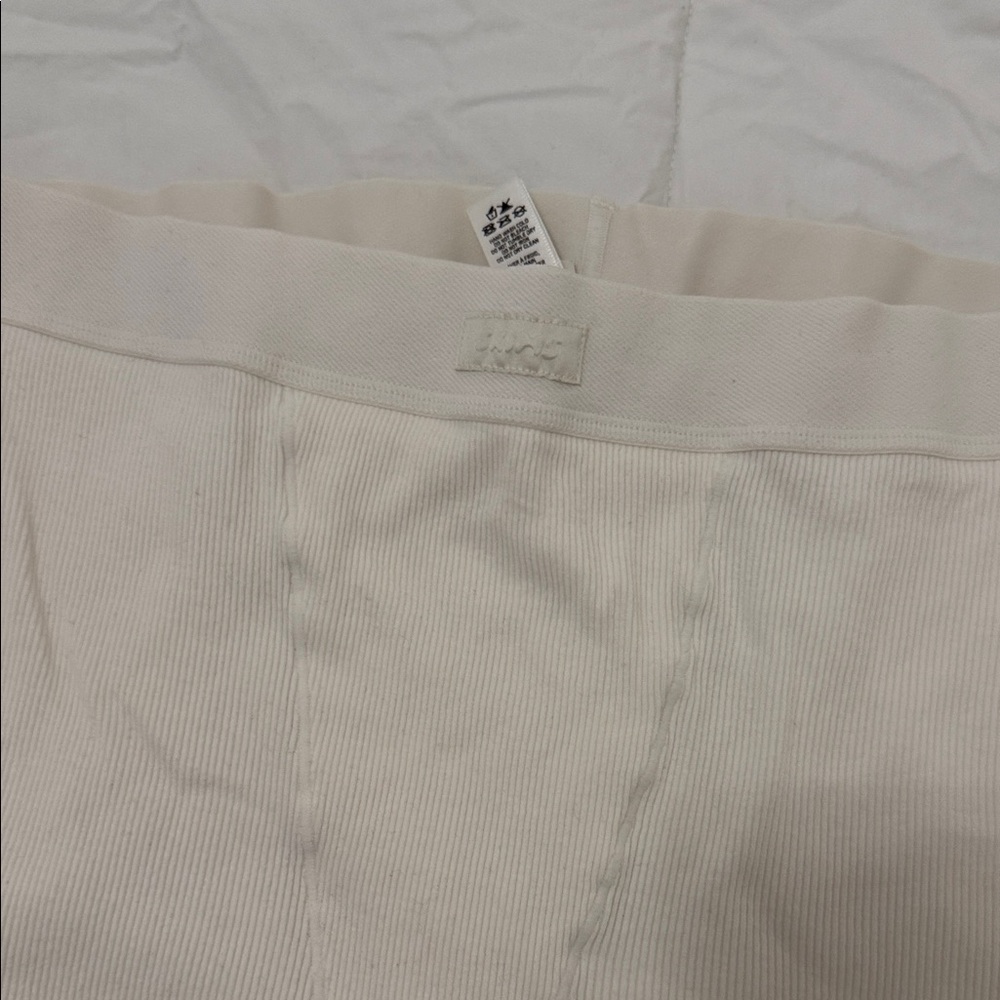 SKIMS Women's Cream Ribbed Bike Shorts - Picture 2 of 5